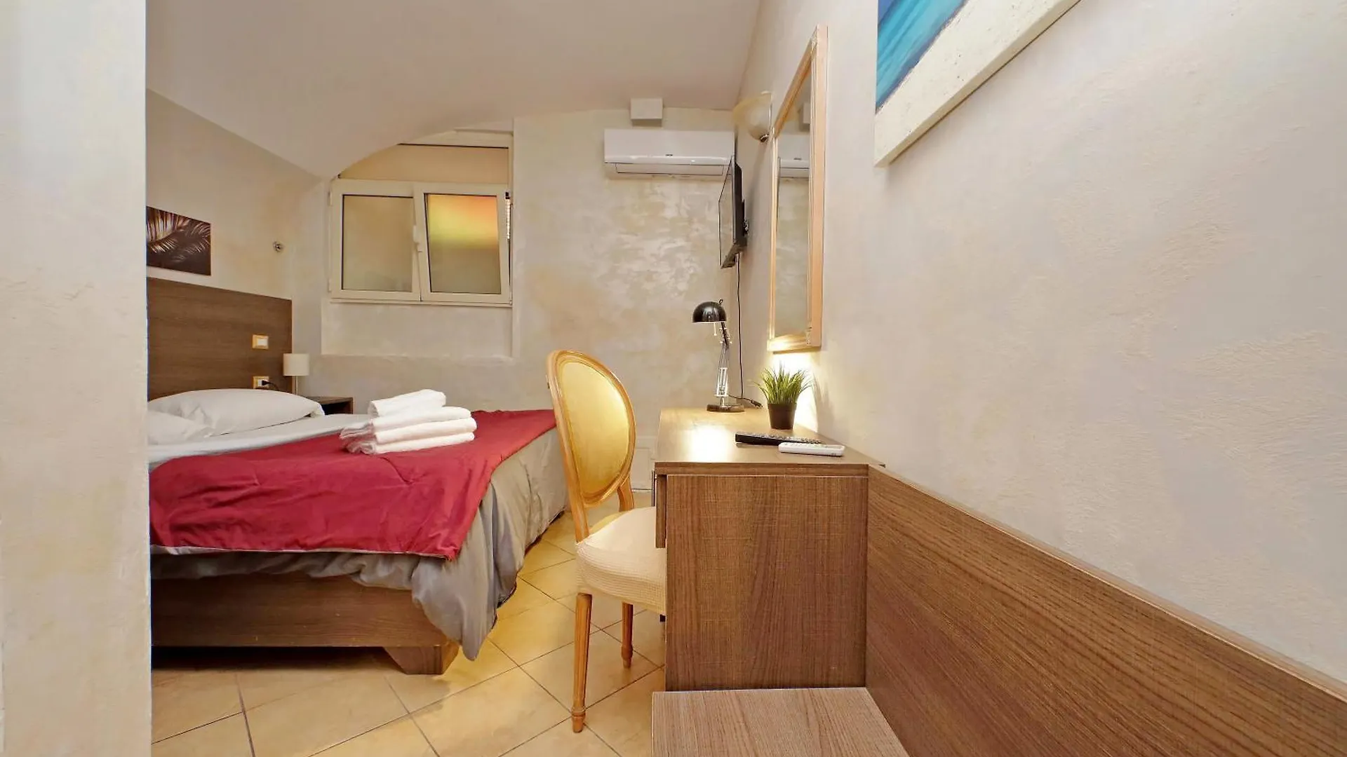 Gallery Home Rome 0*,  Italy