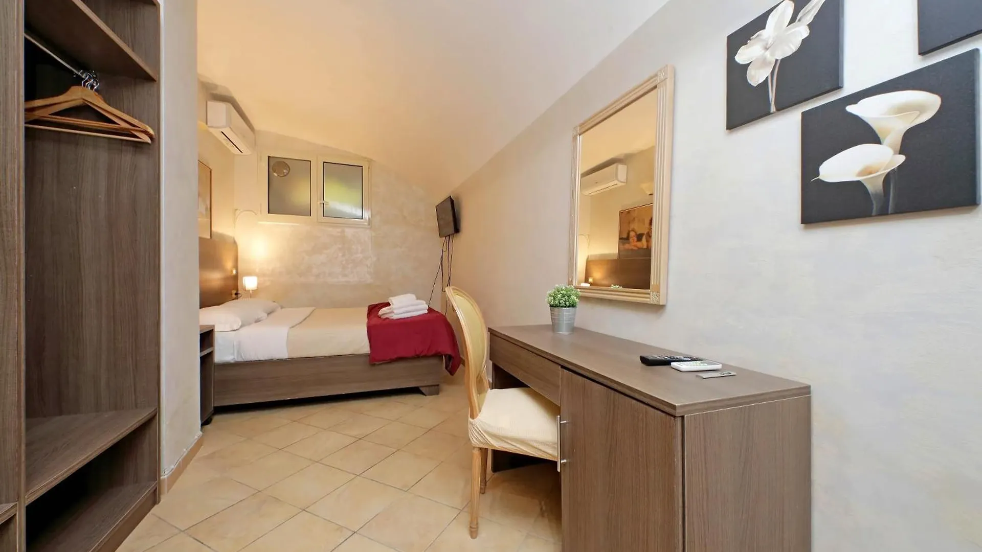 Gallery Home Rome 0*,